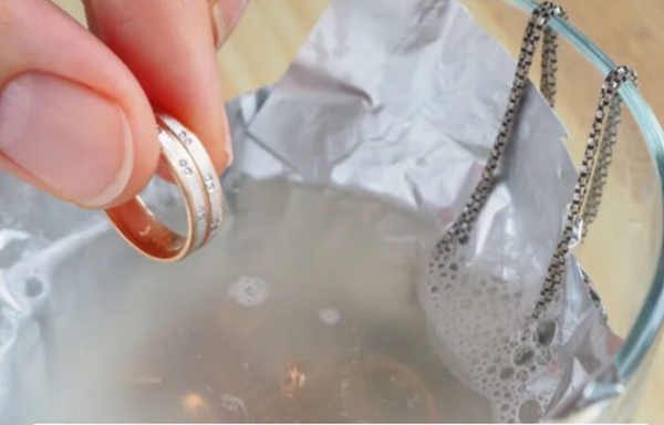 Comment récupérer l’argent noirci rapidement et naturellement