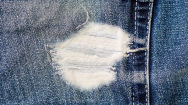 Comment récupérer un vêtement taché de Javel : astuce miracle pour récupérer un vêtement taché par l’eau de Javel