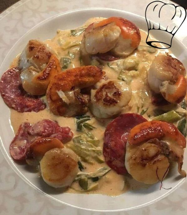 Coquille Saint-Jacques aux poireaux et chorizo