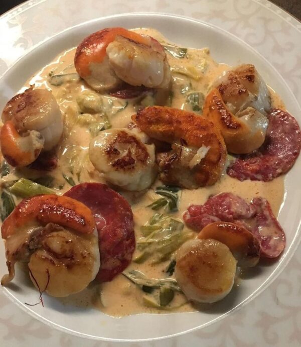 Coquille Saint-Jacques aux poireaux et chorizo