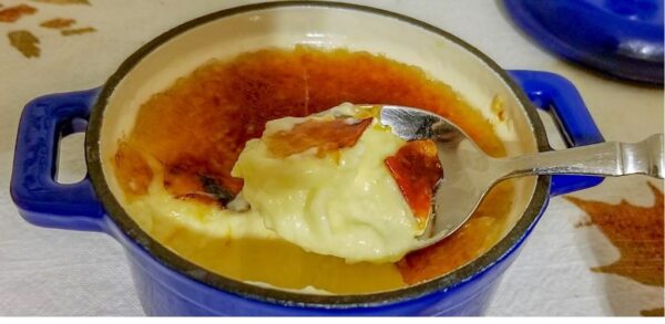 Crème brûlée maison – Voici une façon de faire la croûte sans torche de cuisine