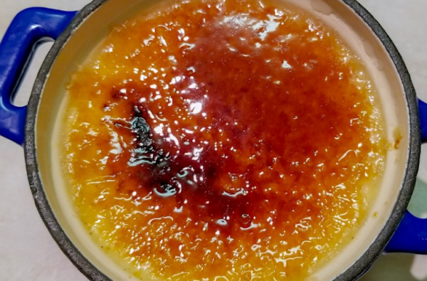 Crème catalane maison : voici une façon de réaliser la croûte sans avoir recours au chalumeau culinaire