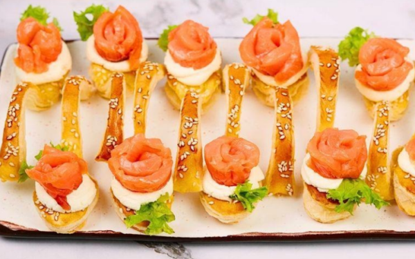 Cuillères feuilletées au fromage et au saumon : votre apéritif encore plus spécial !