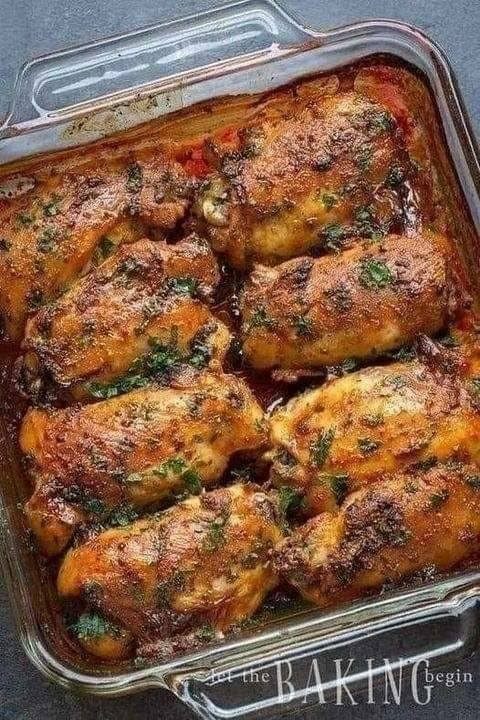 Cuisse de poulet au four croustillante et juteuse avec purée de pommes de terre gratinées