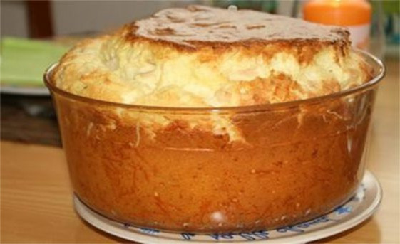 Découvrez comment réaliser un soufflé au fromage délicieusement léger et aérien