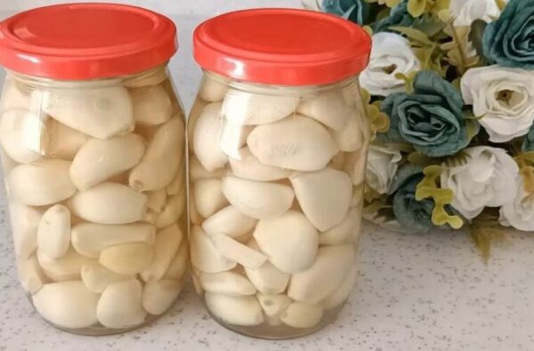 De l’ail toujours frais et intact pendant 1 an : seuls les cuisiniers connaissent cette astuce en cuisine