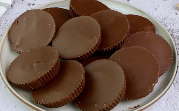 Délice Chocolaté : Recette Facile de Coupes au Chocolat et Beurre de Cacahuète