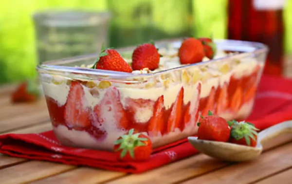 Délice Estival: Pudding à la Fraise Fait Maison