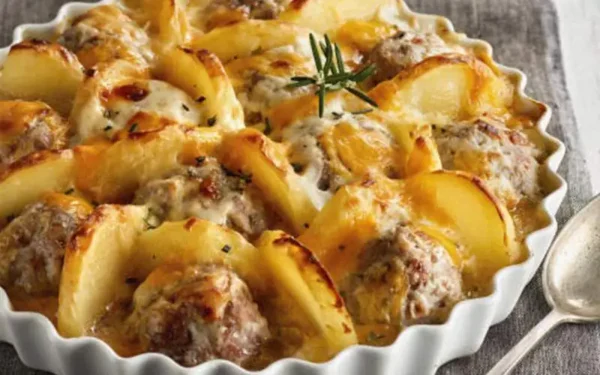 Délice de Tarte aux Boulettes de Viande : Recette Gourmande à la Béchamel et au Fromage