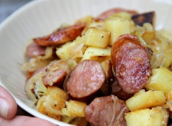 Délices Fumés: Saucisses, Pommes de Terre et Champignons
