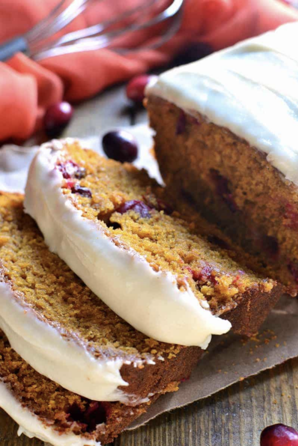 Délicieuse Tarte à la Citrouille Garnie de Canneberges : Une Recette Simple et Savoureuse pour les Fêtes de Fin d&rsquo;Année
