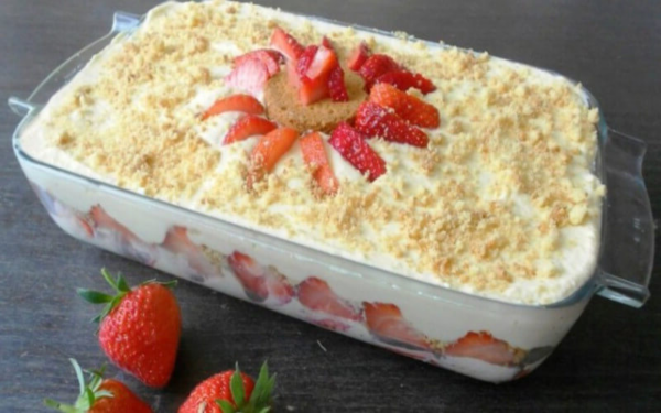 Délicieux Tiramisu Fraises et Chocolat Blanc