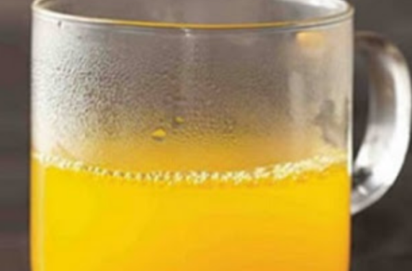 Eau tiède et curcuma : pourquoi il est bénéfique d’en boire le matin