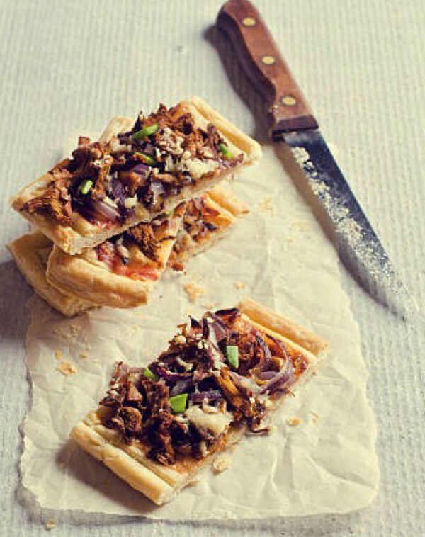 Feuilleté minute aux oignons et champignons