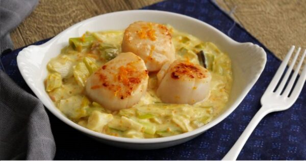 Fondue de poireaux et Saint-Jacques à l&rsquo;orange