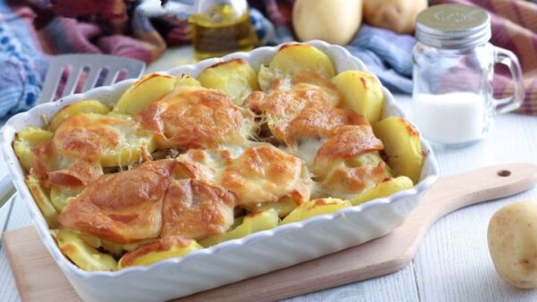 Gratin de chou-fleur et pommes de terre au fromage fumé: Un délice fondant et savoureux
