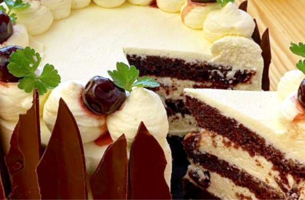 Gâteau Forêt-Noire : la recette du dessert crémeux que tout le monde va adorer