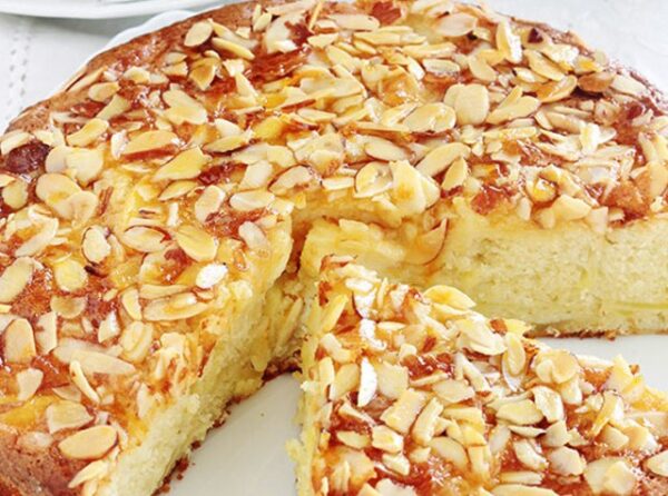Gâteau au Yaourt aux Pommes et Amandes