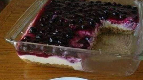 Gâteau au fromage aux bleuets frais avec croûte maison