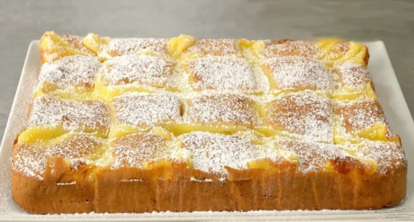 Gâteau aux Pommes et à la Crème : Une Douceur Express et Gourmande en 5 Minutes!