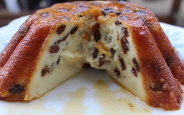 Gâteau de semoule et raisins secs