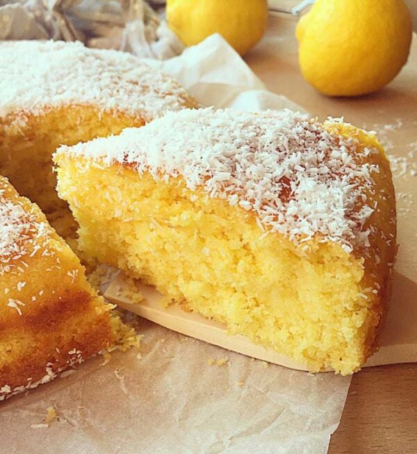 Gâteau moelleux au citron et à la noix de coco