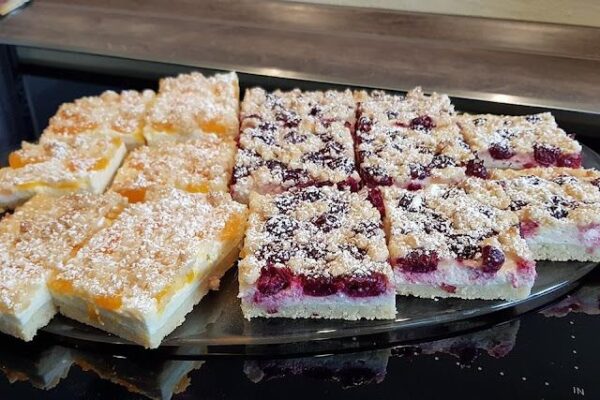Gâteau rapide aux fruits avec un crumble au fromage blanc