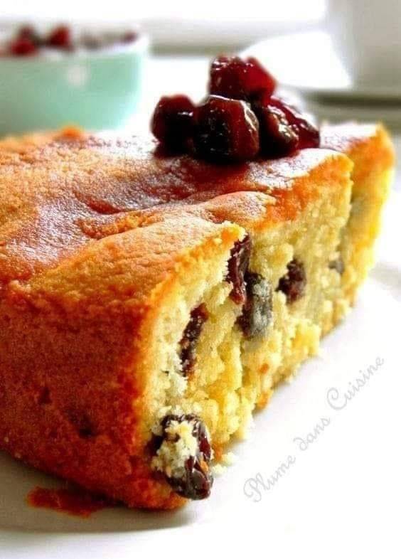 Gâteau rhum-raisins très moelleux