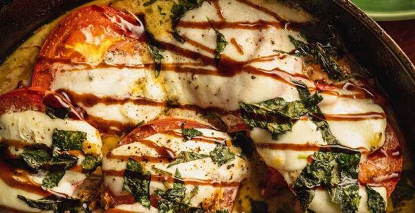 Idées de dîner à 3 ingrédients : Poulet Caprese (glacé au balsamique)