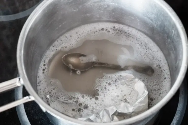 Je désinfecte les torchons exactement comme ma grand-mère me l’a appris ! Résultat très blanc et propre !