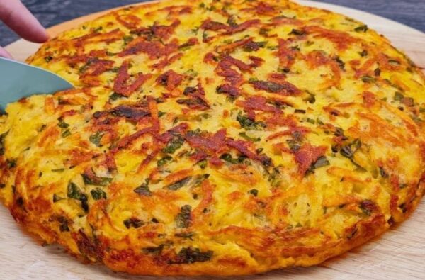 Juste râper 3 pommes de terre, ajouter 3 œufs. Délicieuse recette de pommes de terre. Pas cher et facile