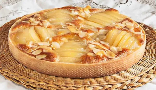 La Recette Incontournable : Tarte aux Poires à l&rsquo;Amande pour Émerveiller vos Convives