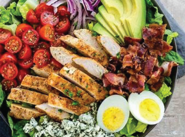 La salade Cobb, un festin pour les yeux et les papilles