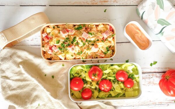 La salade Piémontaise est une salade de saison composée de pommes de terres, tomates