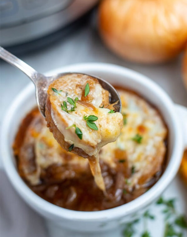 La soupe à l’oignon gratinée, un classique indémodable