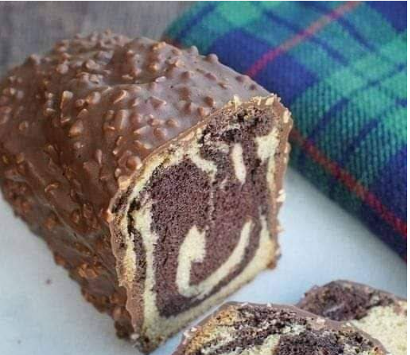 Le marbré vanille chocolat avec son glaçage rocher noisettes