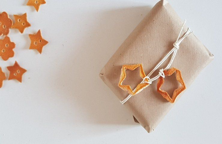 Décorations de Noël avec des écorces d'orange