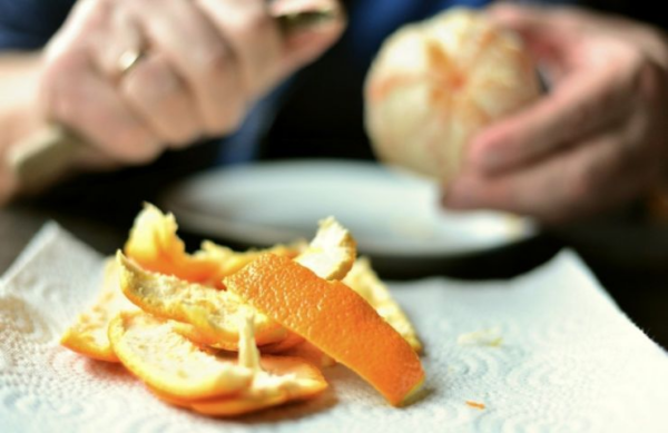 Les écorces d’orange, ne les jetez pas. Réutilisez-les de cette façon
