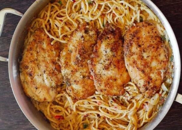 Les pâtes au Poulet Italien dans une Sauce Crémeuse au Fromage Blanc et au Parmesan