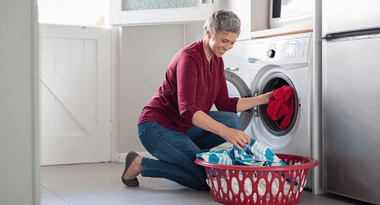 Charger la machine à laver