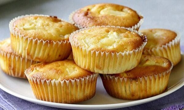 MUFFINS AUX POMMES AVEC UN CŒUR FONDANT