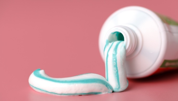 voici comment laver les sols avec du dentifrice