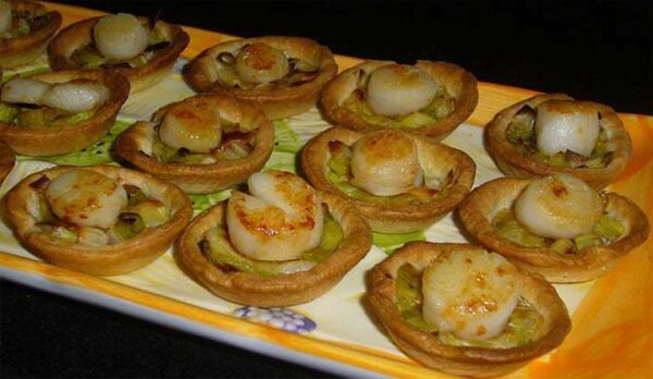 Mini-Tartelettes Festives : Fondue de Poireaux et Noix de Saint-Jacques, une Explosion de Saveurs pour vos Fêtes !