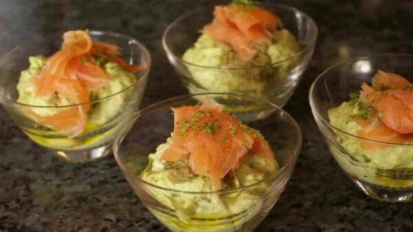 Mousse d’avocat et saumon fumé De Noël
