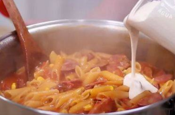 NOUILLES RAPIDES À L’autocuiseur, crémeuses et très savoureuses