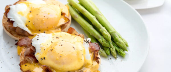 Oeufs Bénédicte à la sauce Hollandaise