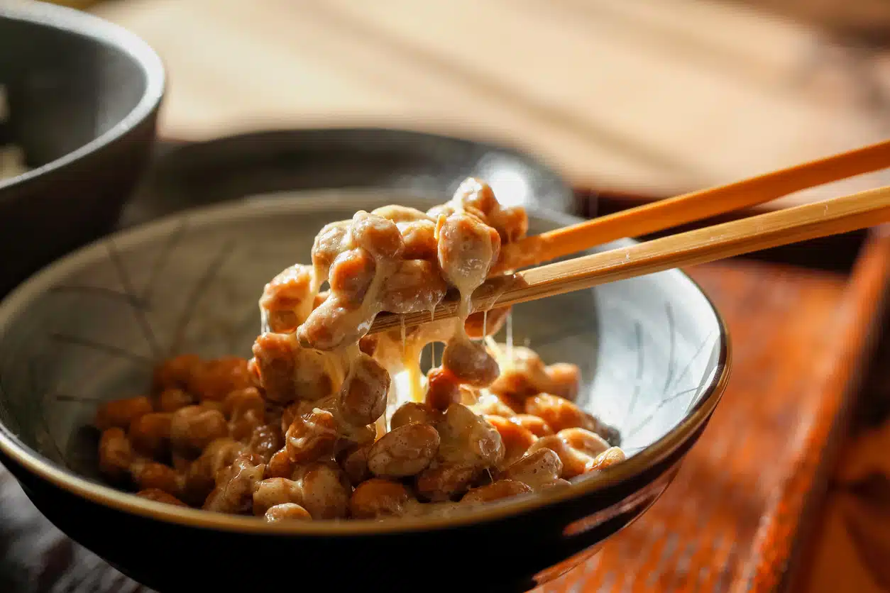le natto parmi les aliments efficaces contre l'ostéoporose