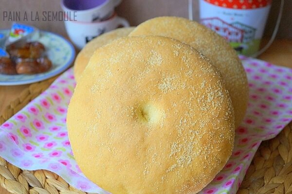 Pain à la semoule au four