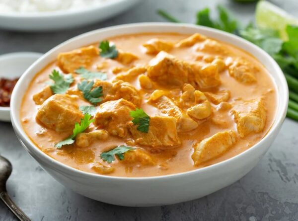 Partez en voyage avec un plat très exotique : le colombo de poulet au lait de coco