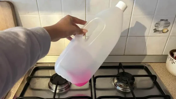 Personne ou presque ne connaît cette astuce pour nettoyer la cuisine en seulement 5 minutes.